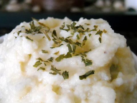 Garlic mashed cauliflower | Blooming Vegan